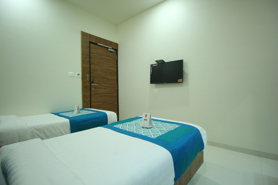 OYO 9112 Hotel Limra, Surat Railway Station, Surat