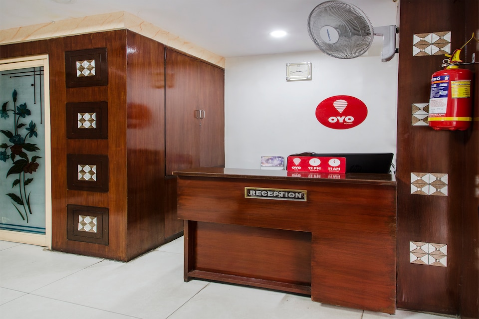 OYO Hotel Srinivasa Central Near Birla Mandir, Lakdikapul, Hyderabad