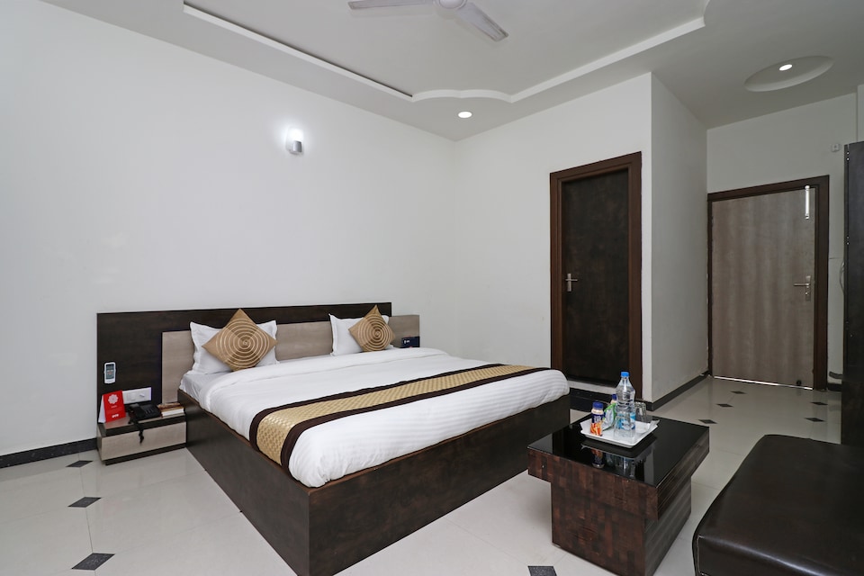 OYO 9135 Krishna Jungle Atithi Bhawan, Birla Mandir Mathura, Mathura