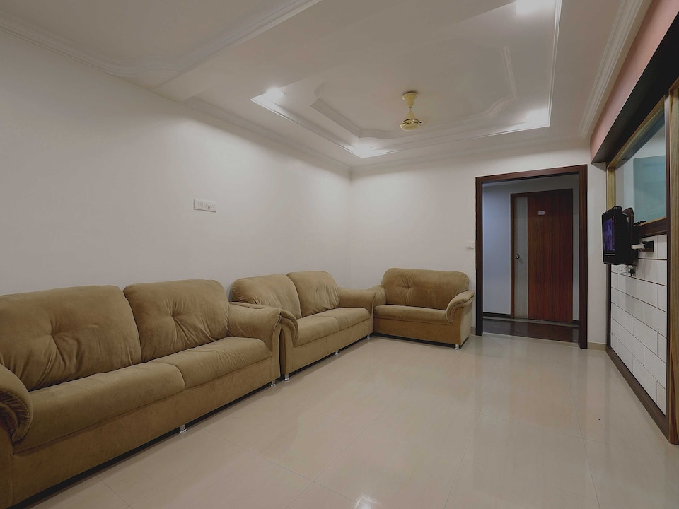 Collection O Hotel Rvg, Alkapuri Vadodara, Vadodara