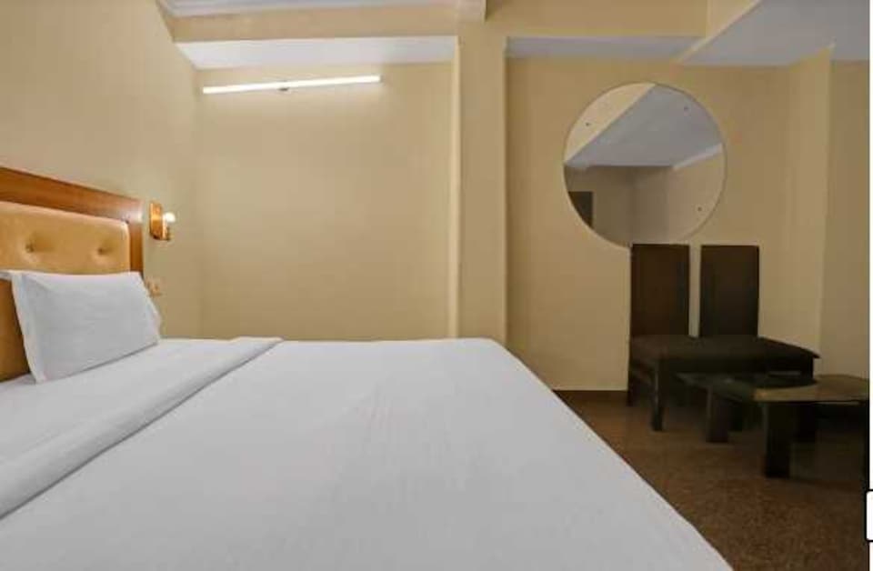 OYO Hotel Silver Inn Residency, New Friends Colony Delhi, Delhi