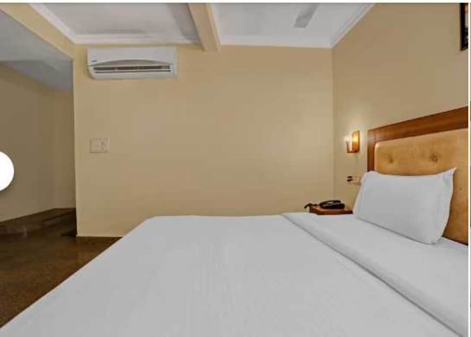 OYO Hotel Silver Inn Residency, New Friends Colony Delhi, Delhi