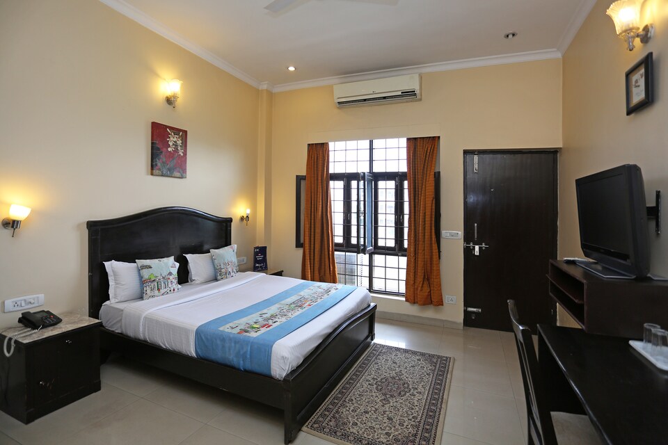 OYO 9188 Near DLF Phase 1, Golf Course Road, Gurgaon