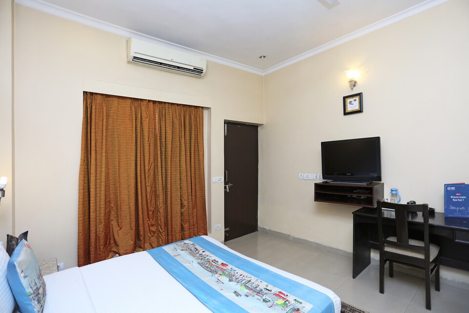 OYO 9188 Near DLF Phase 1, Golf Course Road, Gurgaon