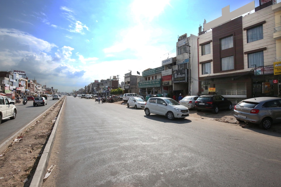 OYO 4897 Hotel The 13een, Zirakpur, Zirakpur