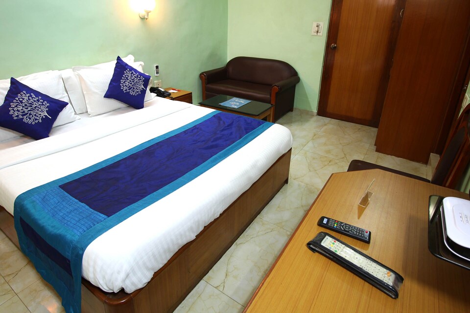 OYO Rooms 042 Near V S Hospital, Ashram Road Ahmedabad, Ahmedabad
