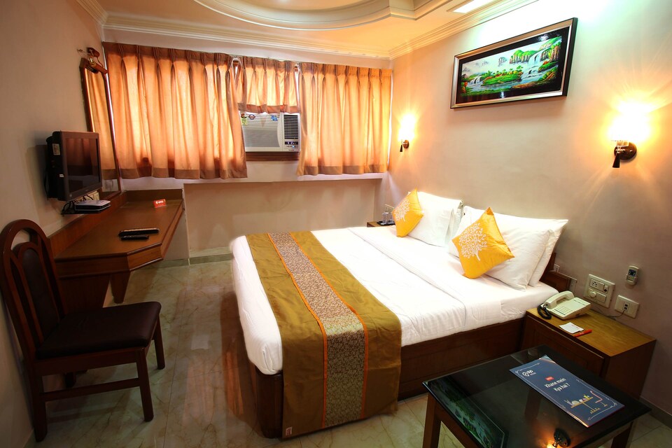 OYO Rooms 042 Near V S Hospital, Ashram Road Ahmedabad, Ahmedabad