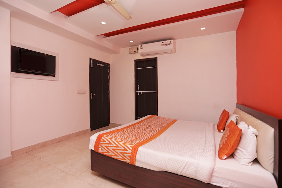 OYO Hotel Sanskar Palace, Mall Road Kanpur, Kanpur