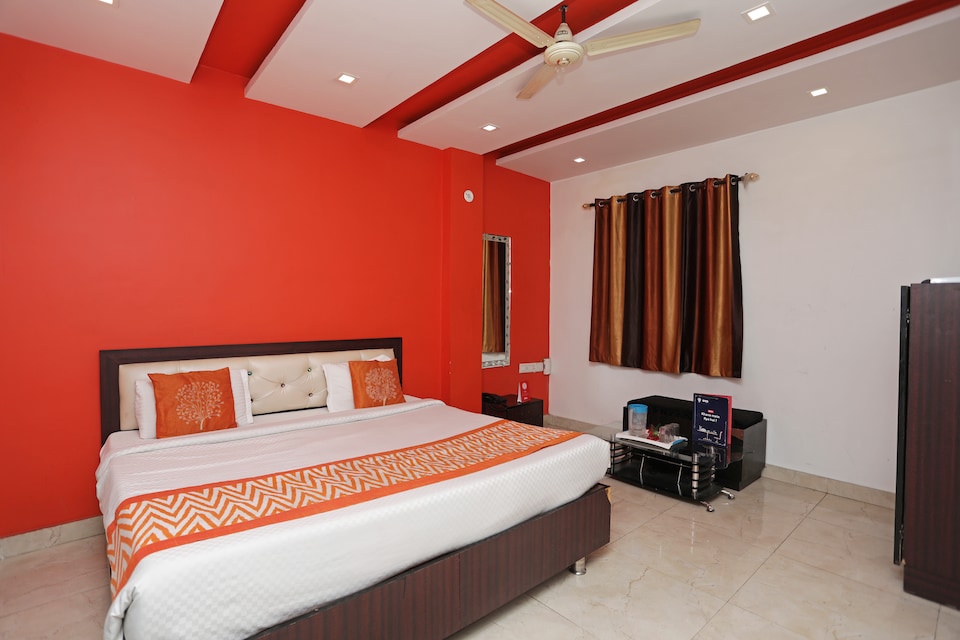 OYO Hotel Sanskar Palace, Mall Road Kanpur, Kanpur