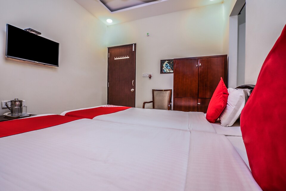 OYO Hotel Midtown Near Lumbini Park, Lakdikapul-II, Hyderabad