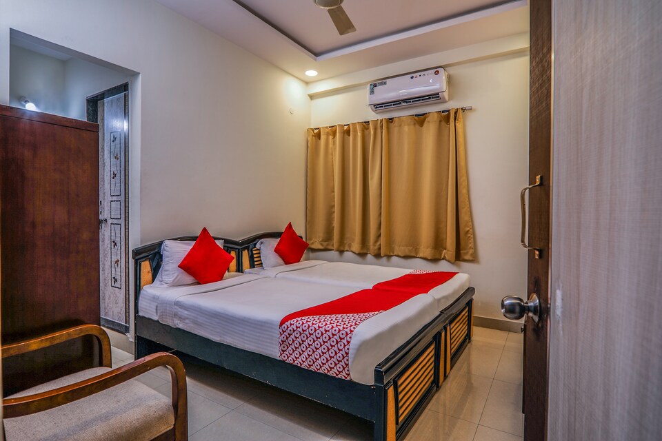 OYO Hotel Midtown Near Lumbini Park, Lakdikapul-II, Hyderabad