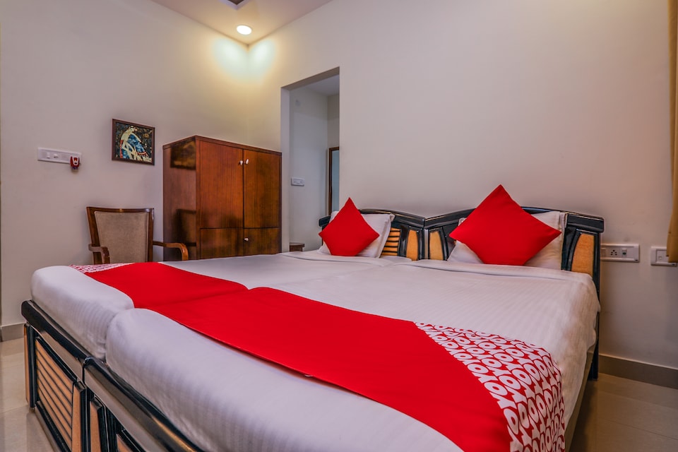OYO Hotel Midtown Near Lumbini Park, Lakdikapul-II, Hyderabad