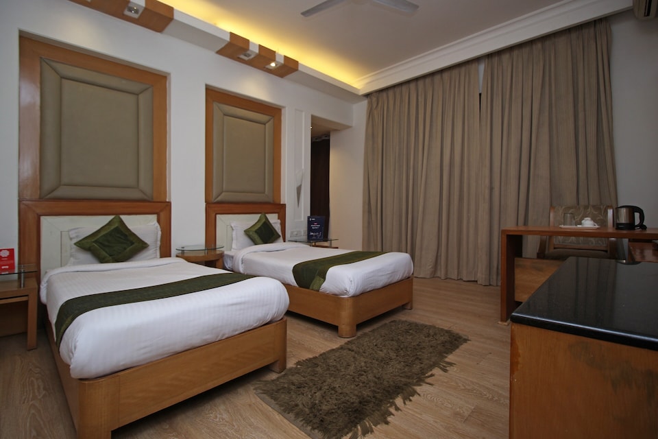 OYO Aambson View Near Aravali Biodiversity Park, Cyber City, Gurgaon