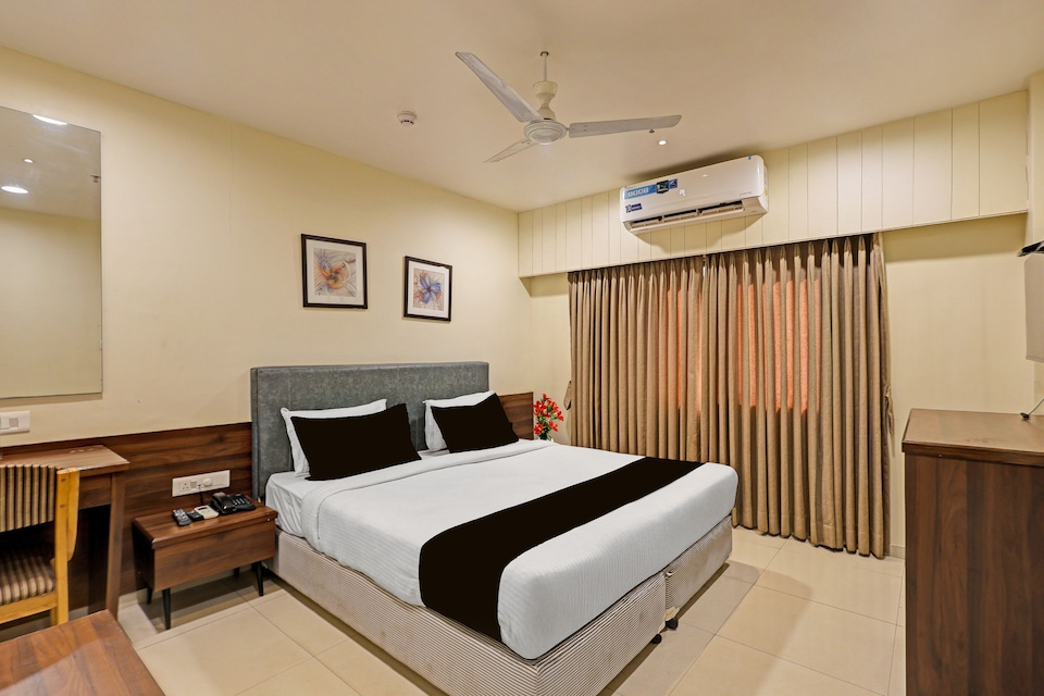 Super Townhouse Vadodara Railway Station Road Formerly Hotel Raajpath, Alkapuri Vadodara, Vadodara