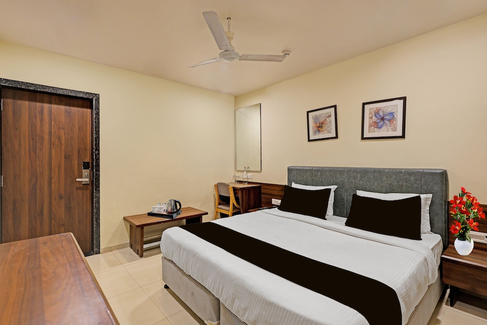 Super Townhouse Vadodara Railway Station Road Formerly Hotel Raajpath, Alkapuri Vadodara, Vadodara