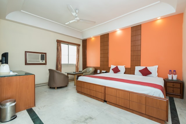 OYO Kings Crown Hotel