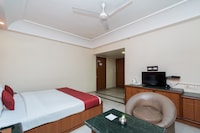 OYO Kings Crown Hotel