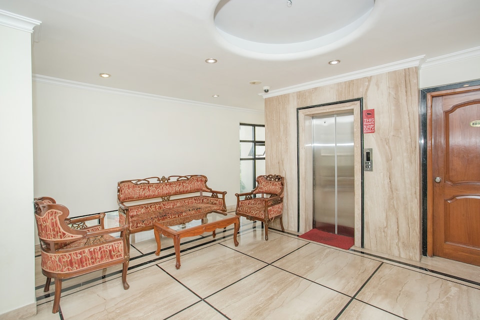 OYO 373 Hotel Grand Inn, Majestic Bangalore, Bangalore