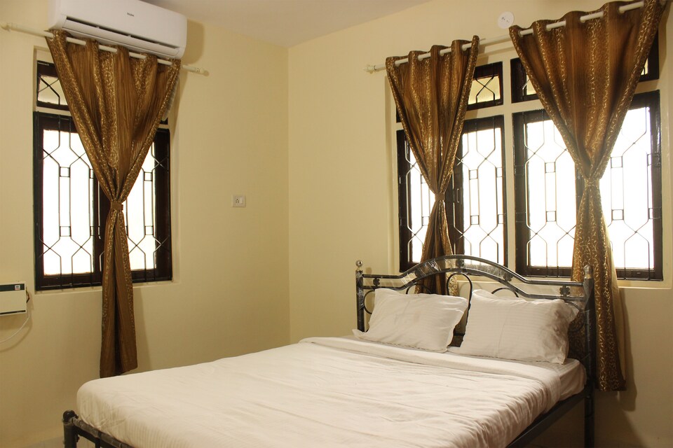 OYO Home 9169 2BHK Miramar Beach, Miramar Goa, Goa