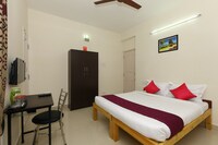 OYO Olive Castles Inn Near Ecr Beach