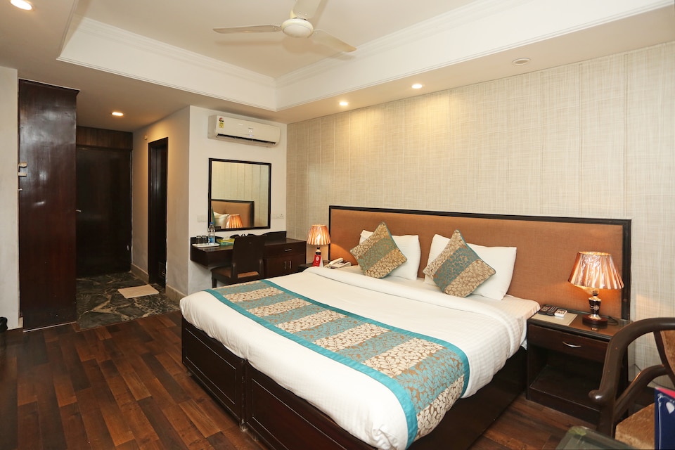 OYO 9615 IFFCO Chowk, Udyog Vihar, Gurgaon