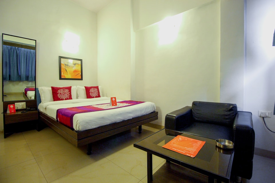 OYO 1279 Tex Palazzo Hotel, Surat Railway Station, Surat
