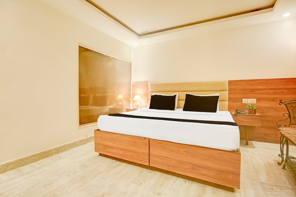 Hotel O by OYO Chandigarh Road Formerly Royal Woods, Zirakpur, Zirakpur