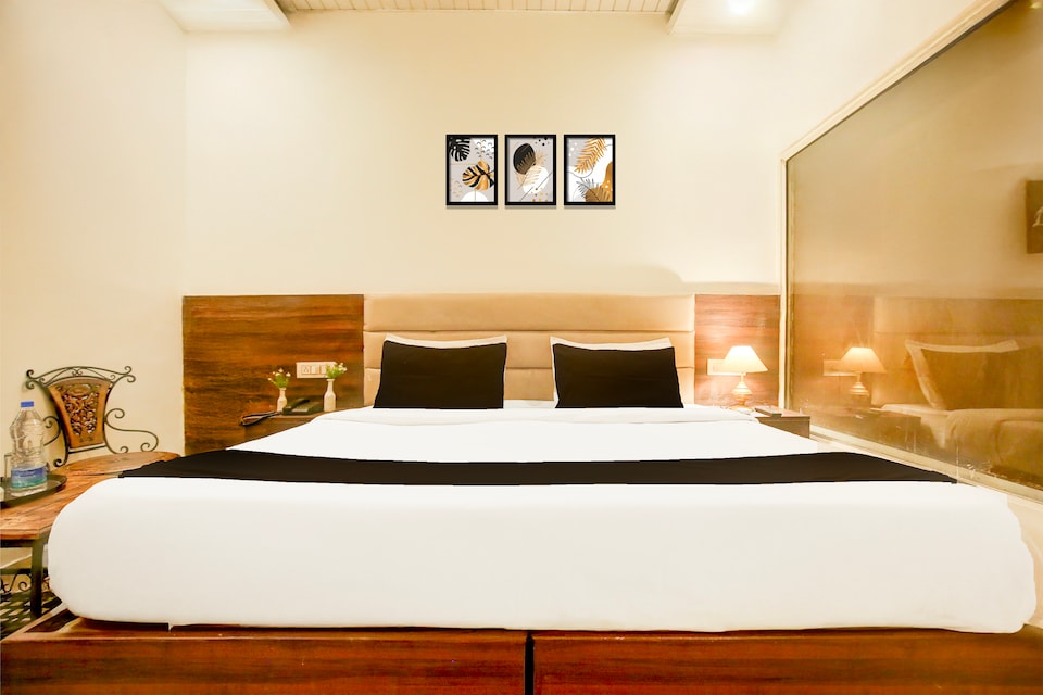 Hotel O by OYO Chandigarh Road Formerly Royal Woods, Zirakpur, Zirakpur