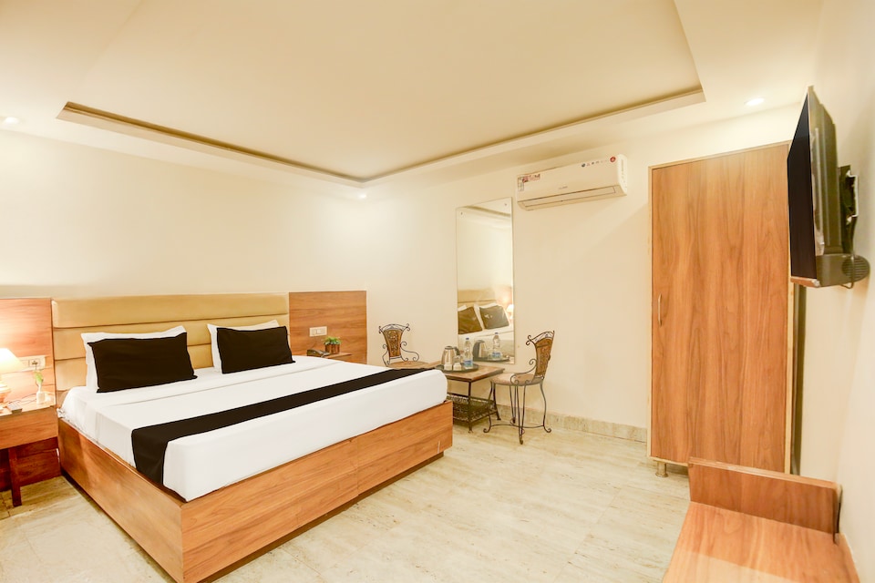 Hotel O by OYO Chandigarh Road Formerly Royal Woods, Zirakpur, Zirakpur