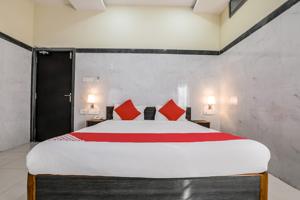 Super OYO Flagship 9352 Hotel Src Grand, Flagship Vijayawada, Book