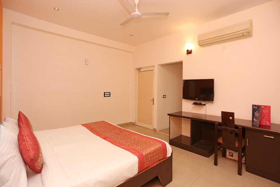 OYO Hotel Raj Villa Near Appu Ghar, HUDA CENTRE 1, Gurgaon