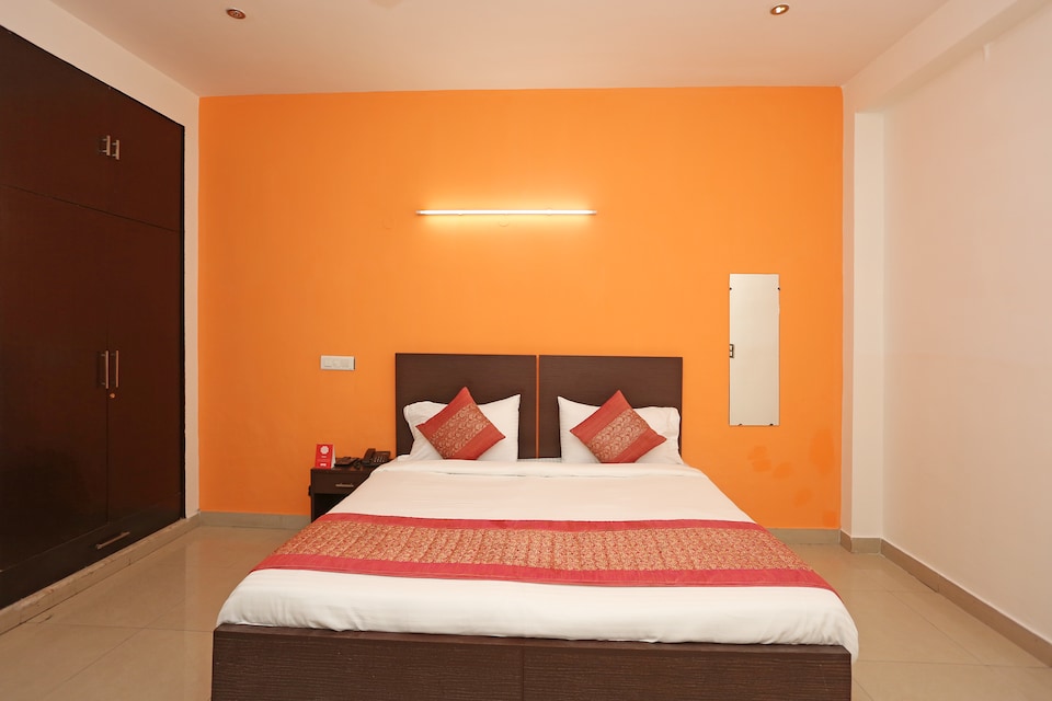 OYO Hotel Raj Villa Near Appu Ghar, HUDA CENTRE 1, Gurgaon