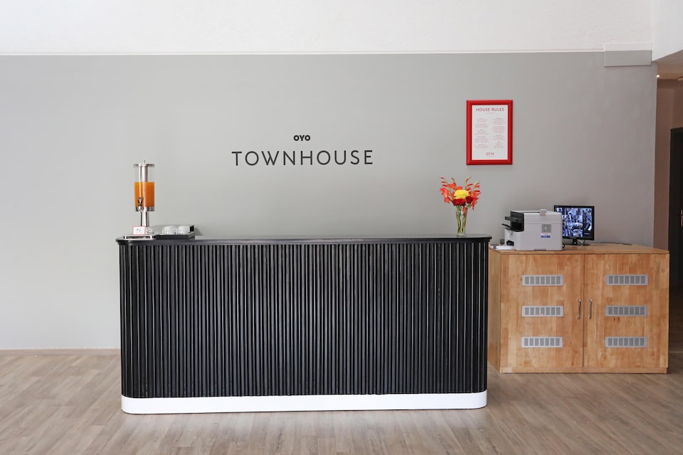 OYO Townhouse 27 Sector 15 Gurgaon Near Leisure Valley Park, HUDA CENTRE 1, Gurgaon