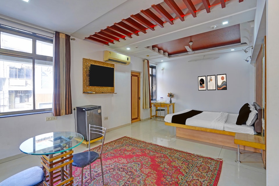 Collection O Dandiya Bazar Formerly Vrundavan Residency, Sayajigunj Vadodara, Vadodara