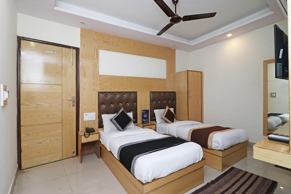 OYO Hotel Cottage Lord Krishna Near Gurudwara Shri Bangla Sahib, Paharganj Delhi, Delhi