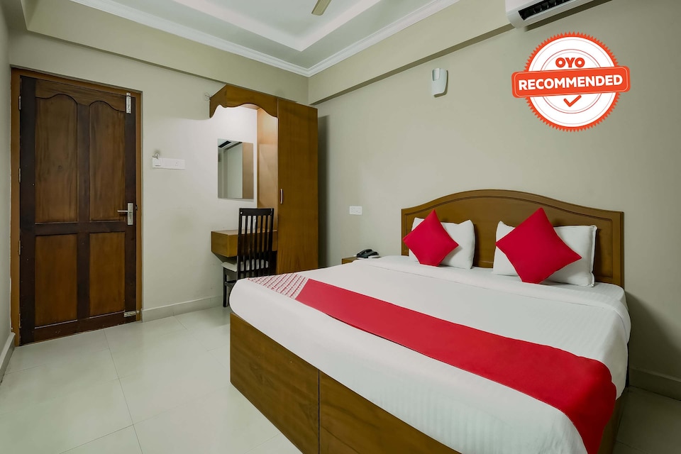 live as KOC1036, MG Road Kochi, Kochi