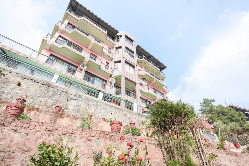 Capital O Hotel Aaa, Kasauli, Kasauli
