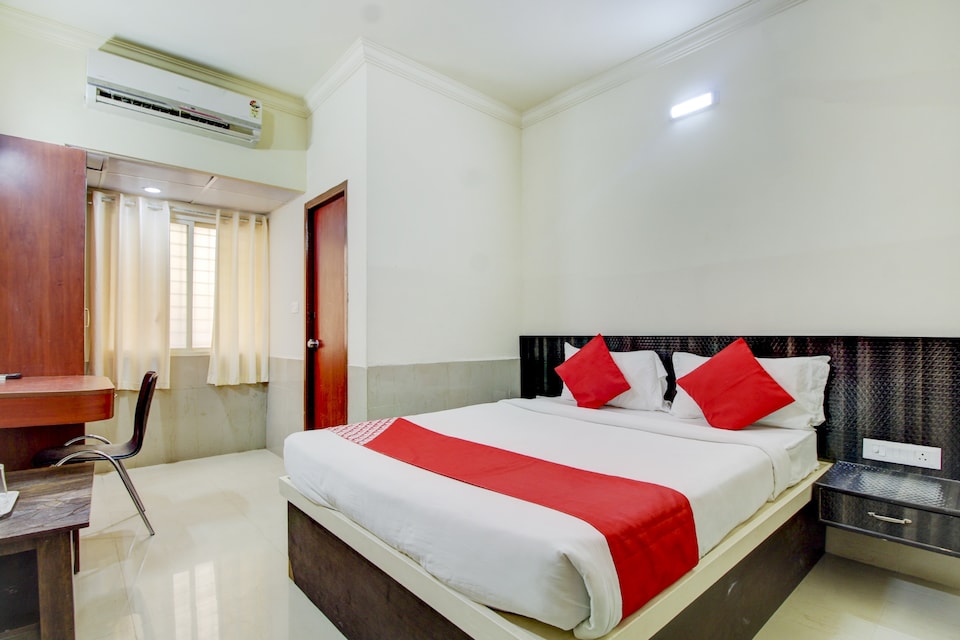 Super Hotel O NAR Comforts Near KSR Railway station, Majestic Bangalore, Bangalore