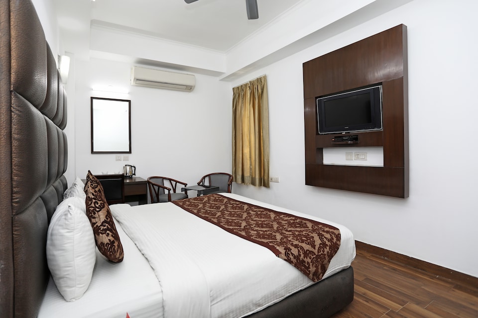 OYO 9269 Hotel The Cameron, Okhla Jasola Delhi, Delhi