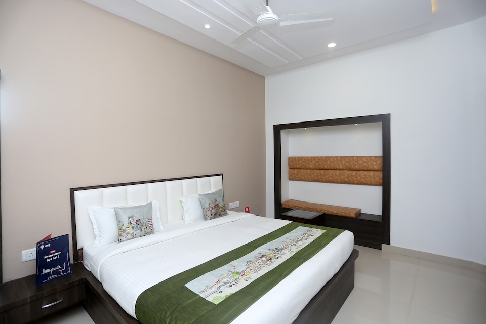 Oyo Flagship 9368 Hotel Pratap, Fatehabad Road, आगरा