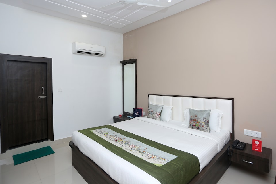 Oyo Flagship 9368 Hotel Pratap, Fatehabad Road, आगरा