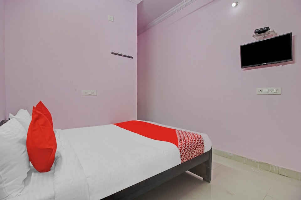 OYO Flagship 83371 Banu Rooms, Gachibowli, Hyderabad