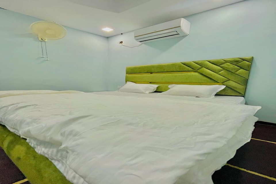 OYO Safe House Near Shiv Vihar Metro Station, North Delhi, Delhi