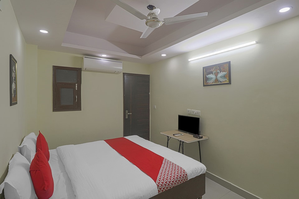 Flagship Royal Discovery Near Dilli Haat Ina, AIIMS Delhi, Delhi