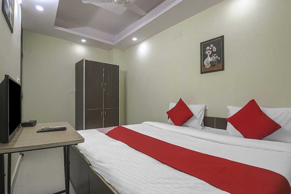 Flagship Royal Discovery Near Dilli Haat Ina, AIIMS Delhi, Delhi