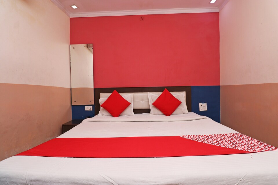 OYO Raj Paradise, Fatehabad Road, Agra