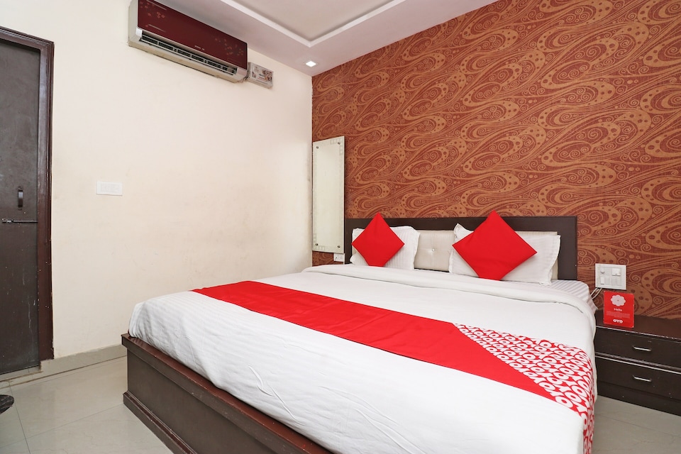 OYO Raj Paradise, Fatehabad Road, Agra