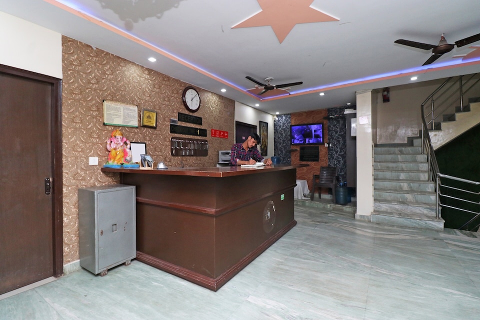 OYO Raj Paradise, Fatehabad Road, Agra
