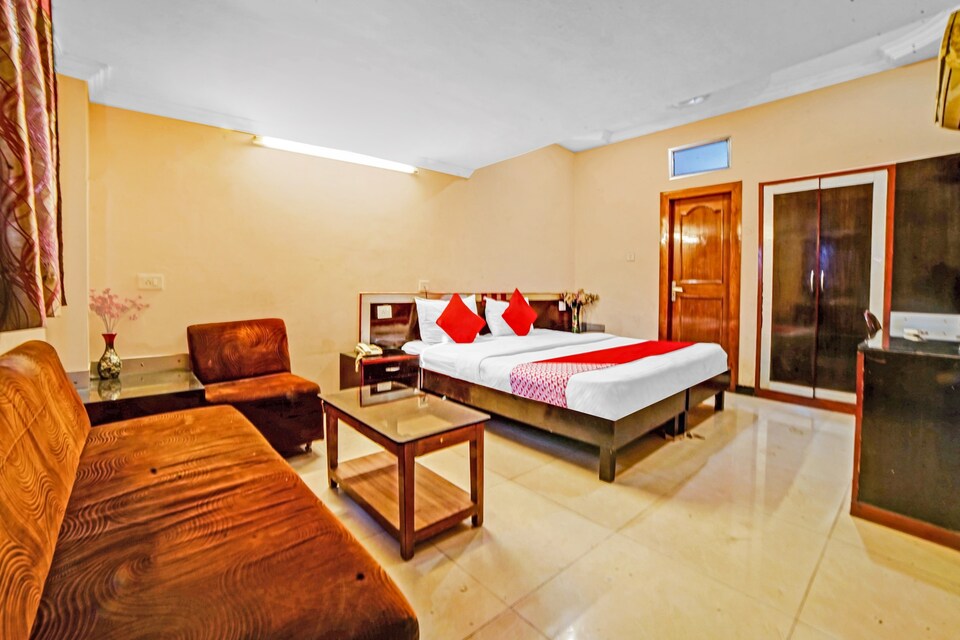OYO Flagship 83426 Hotel City Palace , Station Road, Raipur