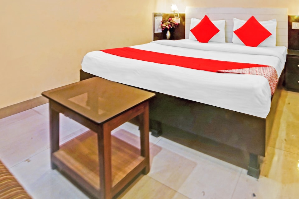 OYO Flagship 83426 Hotel City Palace , Station Road, Raipur